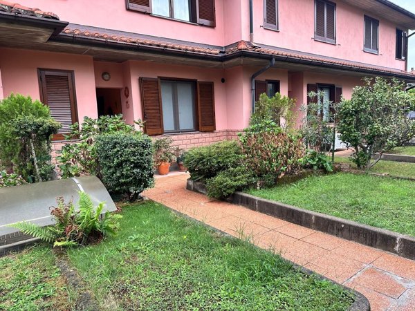 casa indipendente in vendita a Binago
