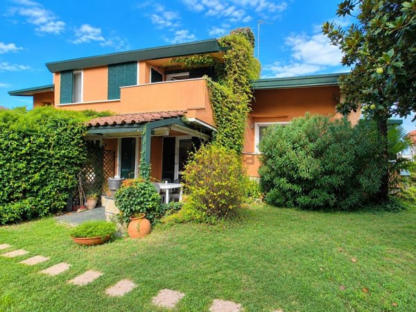 casa indipendente in vendita a Binago