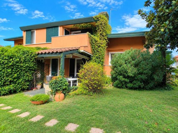 casa indipendente in vendita a Binago