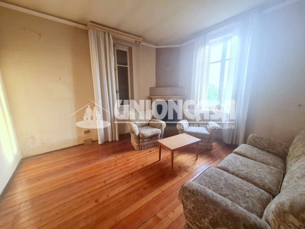 casa indipendente in vendita a Bizzarone