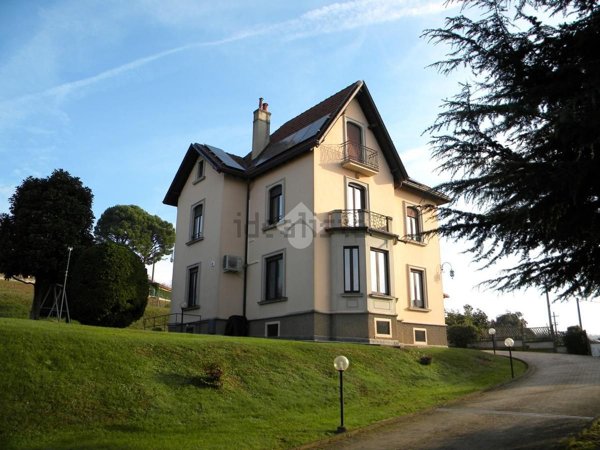 casa indipendente in vendita a Bizzarone