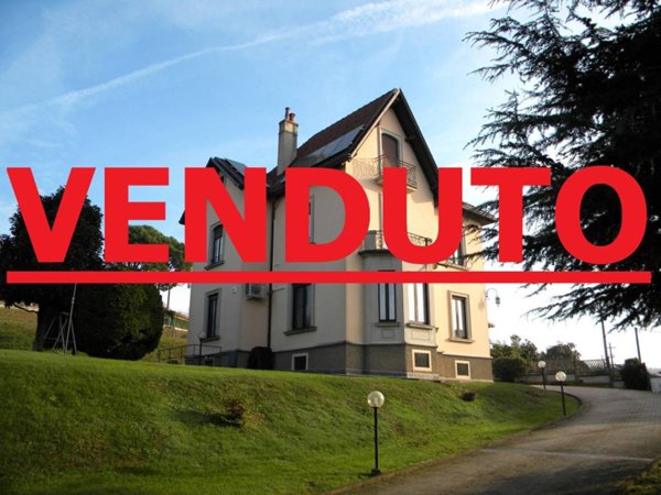 casa indipendente in vendita a Bizzarone