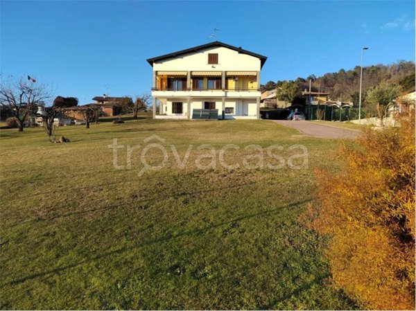 casa indipendente in vendita a Bizzarone