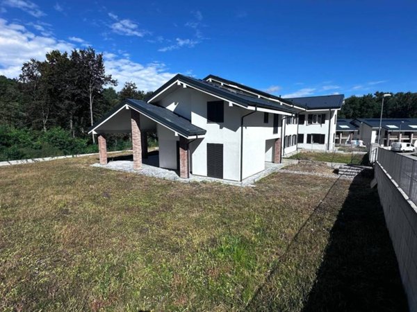 casa indipendente in vendita a Bizzarone