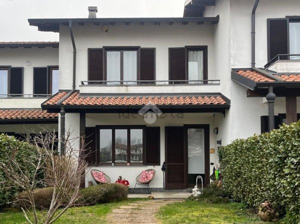 casa indipendente in vendita a Bizzarone