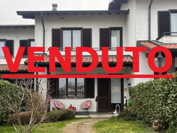 casa indipendente in vendita a Bizzarone