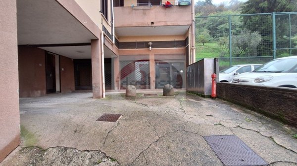 ufficio in vendita a Bizzarone