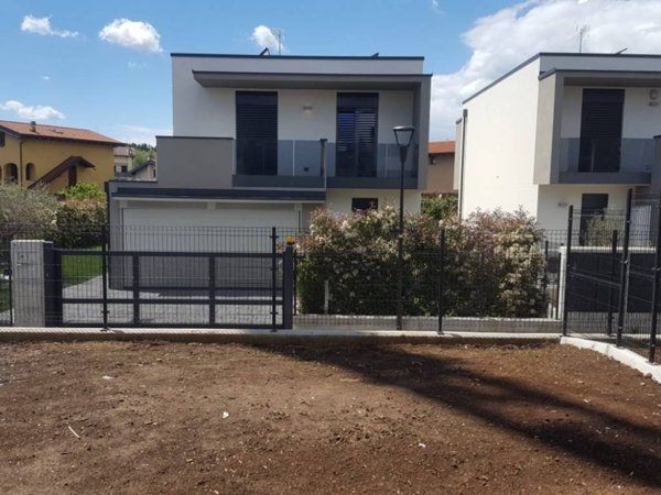 casa indipendente in vendita a Bizzarone