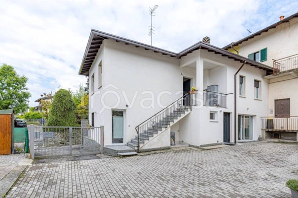casa indipendente in vendita a Bizzarone