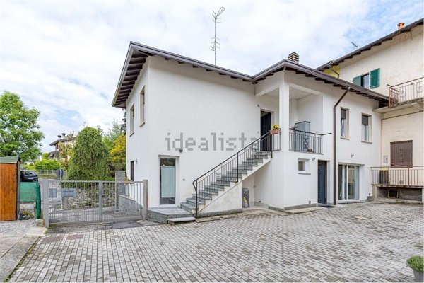 casa indipendente in vendita a Bizzarone