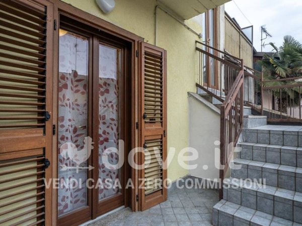 casa indipendente in vendita a Bizzarone