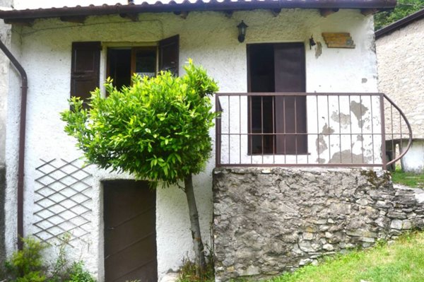 casa indipendente in vendita a Bizzarone