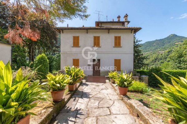 casa indipendente in vendita a Bizzarone