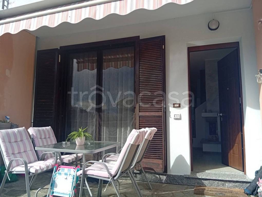 casa indipendente in vendita a Bizzarone