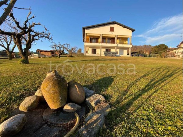 casa indipendente in vendita a Bizzarone