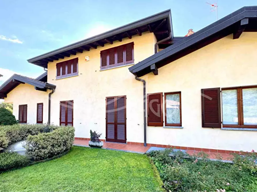 casa indipendente in vendita a Bizzarone