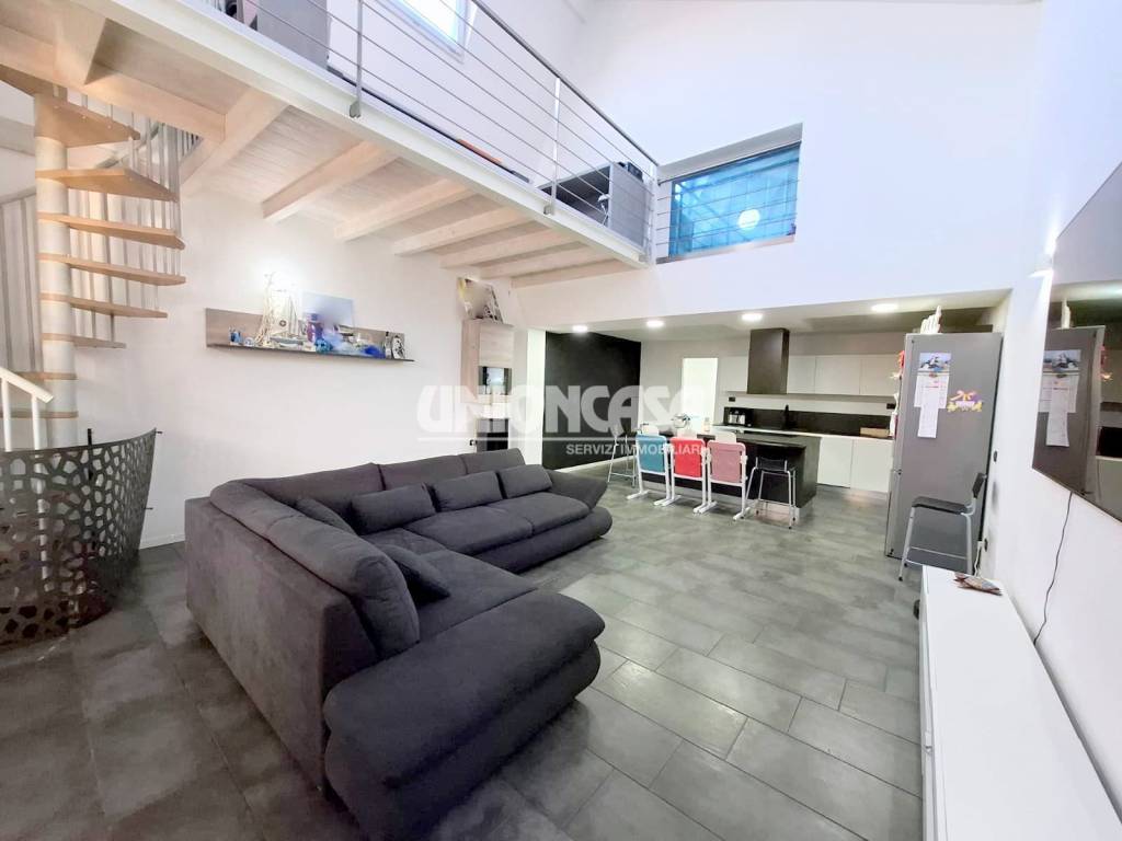 casa indipendente in vendita a Bizzarone