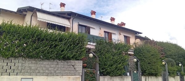 casa indipendente in vendita a Bizzarone