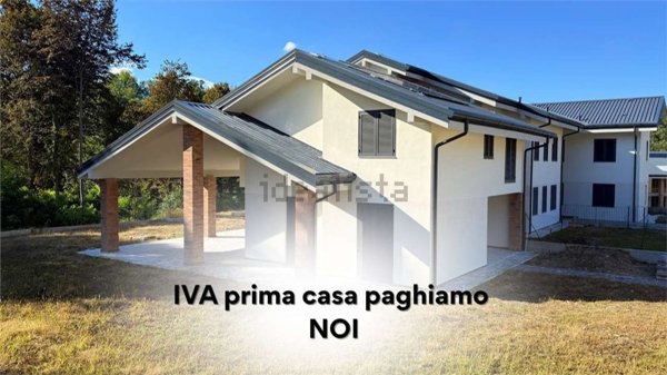 casa indipendente in vendita a Bizzarone