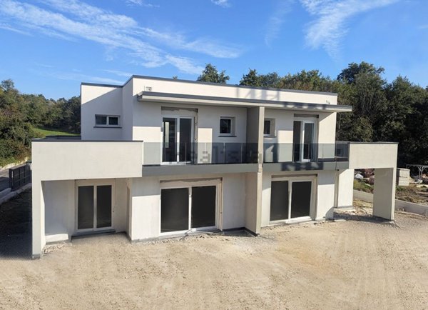 casa indipendente in vendita a Bizzarone