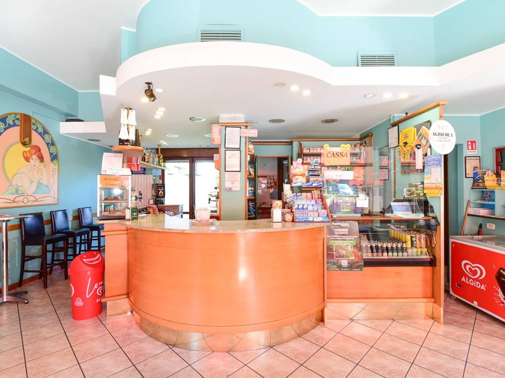 negozio in vendita a Bizzarone