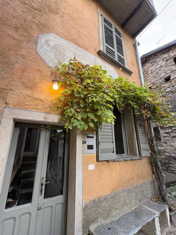 casa indipendente in vendita a Bizzarone