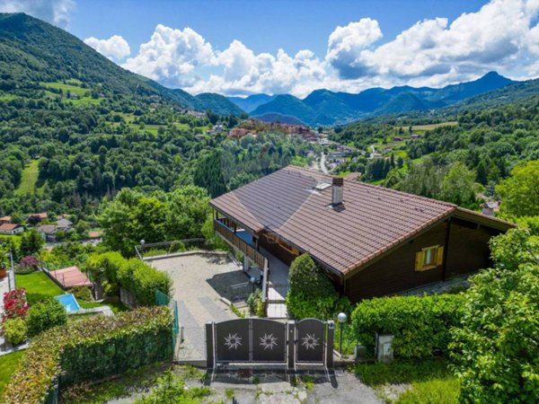 casa indipendente in vendita a Bizzarone