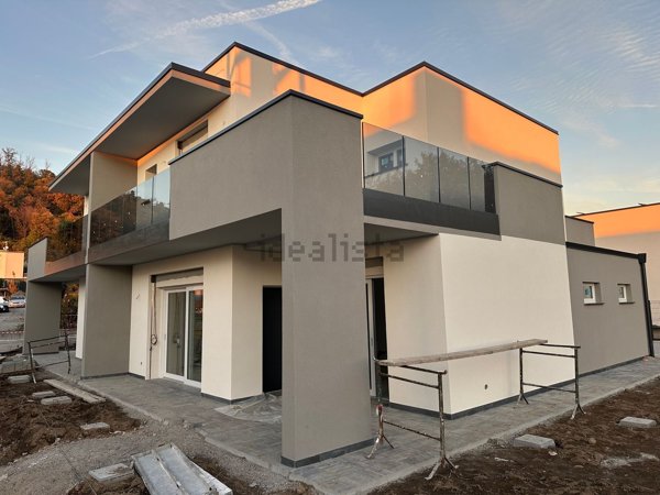 casa indipendente in vendita a Bizzarone