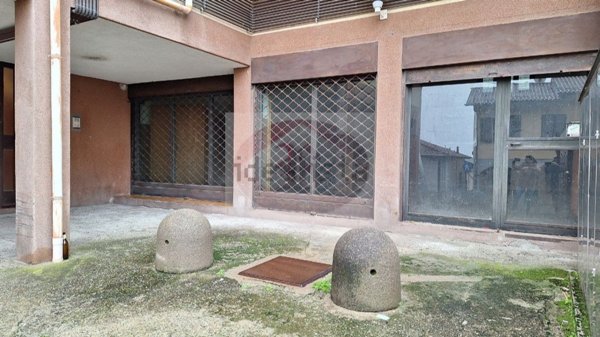 ufficio in vendita a Bizzarone