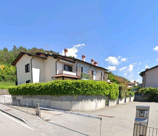 casa indipendente in vendita a Bizzarone