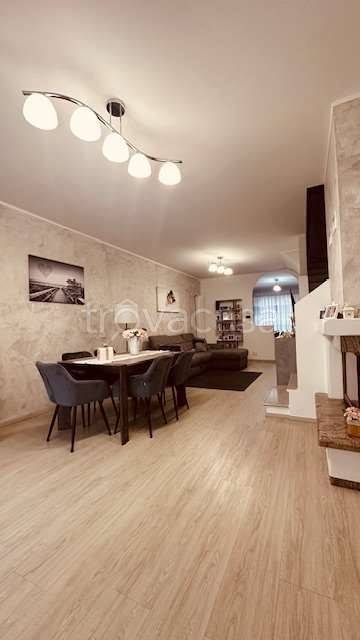 casa indipendente in vendita a Bizzarone