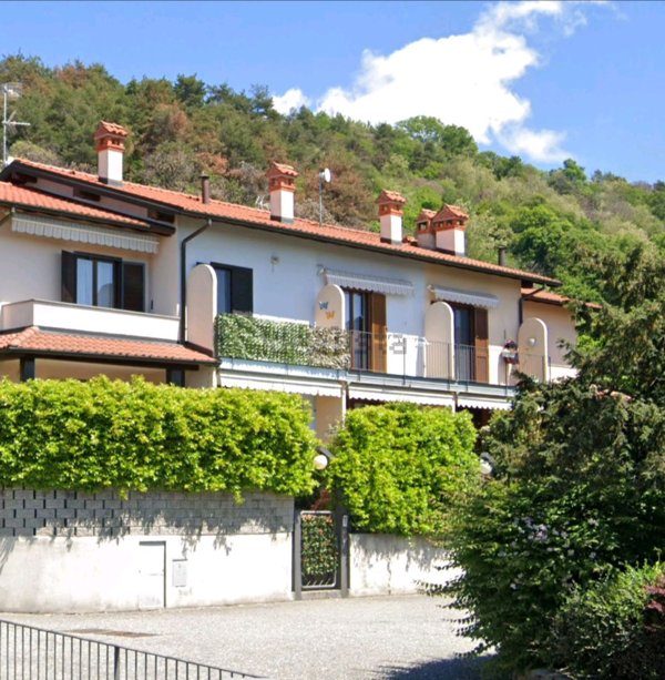 casa indipendente in vendita a Bizzarone