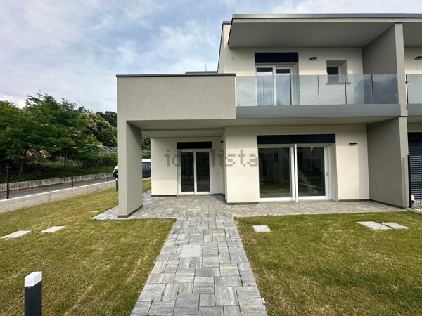 casa indipendente in vendita a Bizzarone