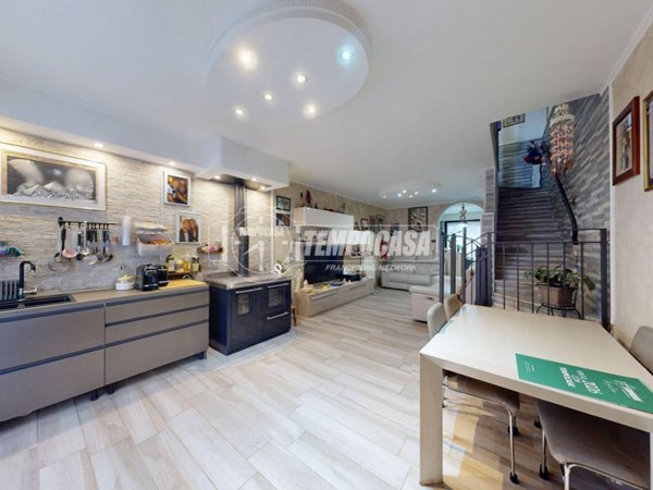 casa indipendente in vendita a Bizzarone