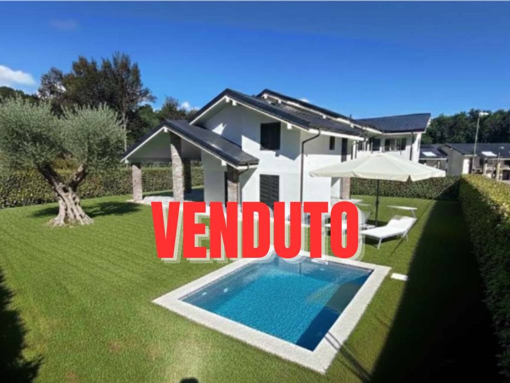 casa indipendente in vendita a Bizzarone