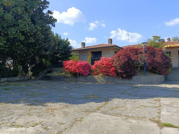 casa indipendente in vendita a Bizzarone