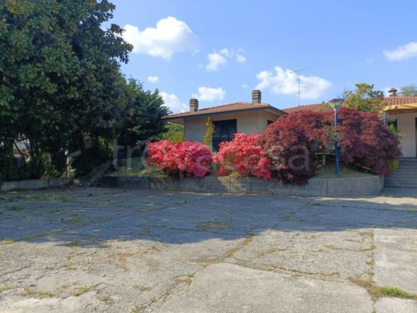 casa indipendente in vendita a Bizzarone