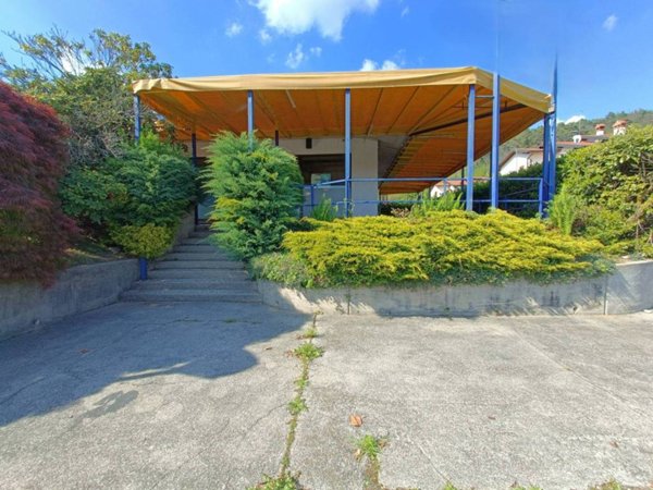 casa indipendente in vendita a Bizzarone
