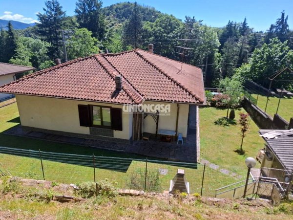 casa indipendente in vendita a Bizzarone