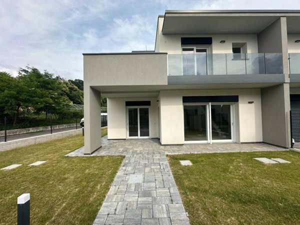 casa indipendente in vendita a Bizzarone