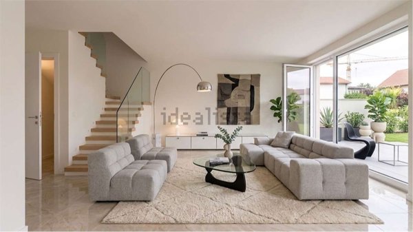 casa indipendente in vendita a Bizzarone