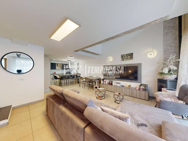 casa indipendente in vendita a Bizzarone