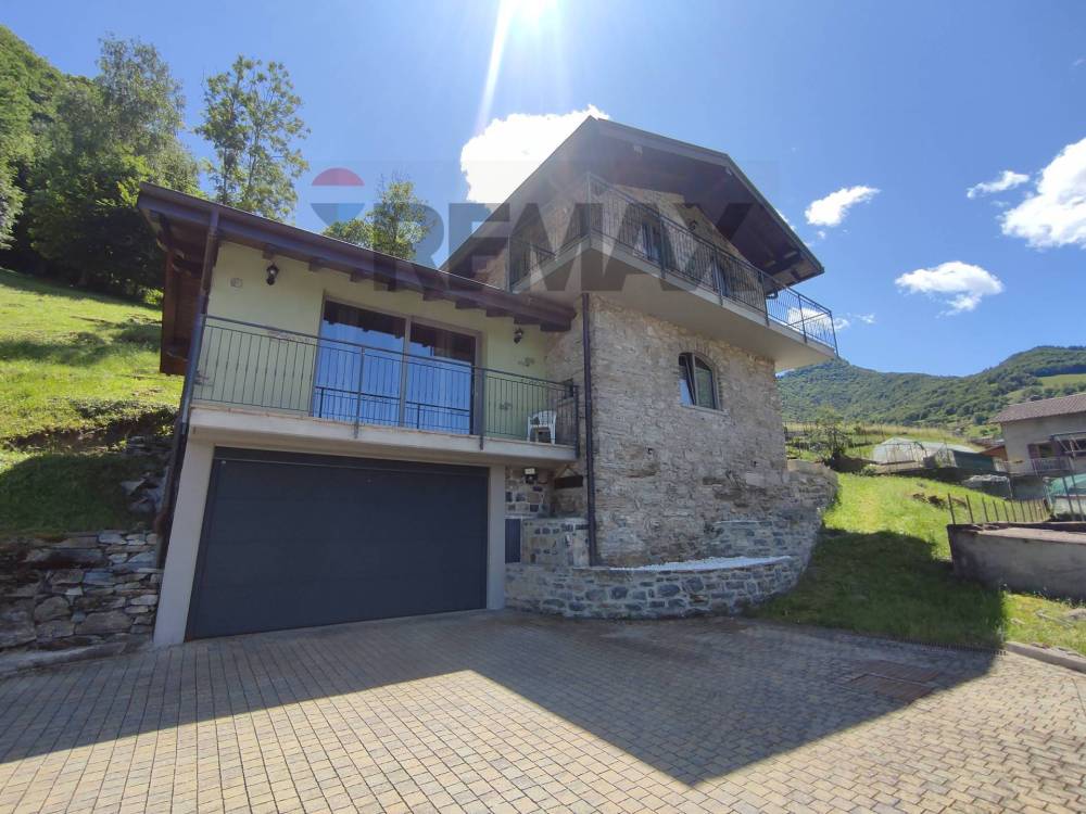 casa indipendente in vendita a Bizzarone