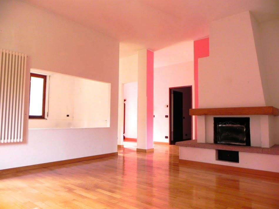casa indipendente in vendita a Bizzarone