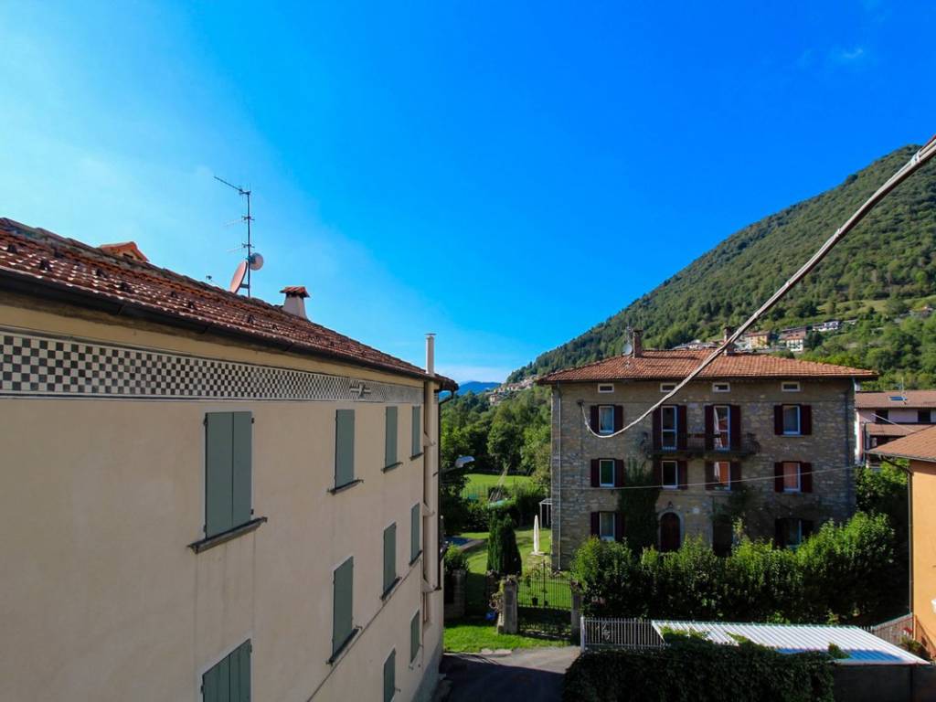 casa indipendente in vendita a Blessagno