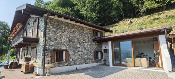 casa indipendente in vendita a Blessagno