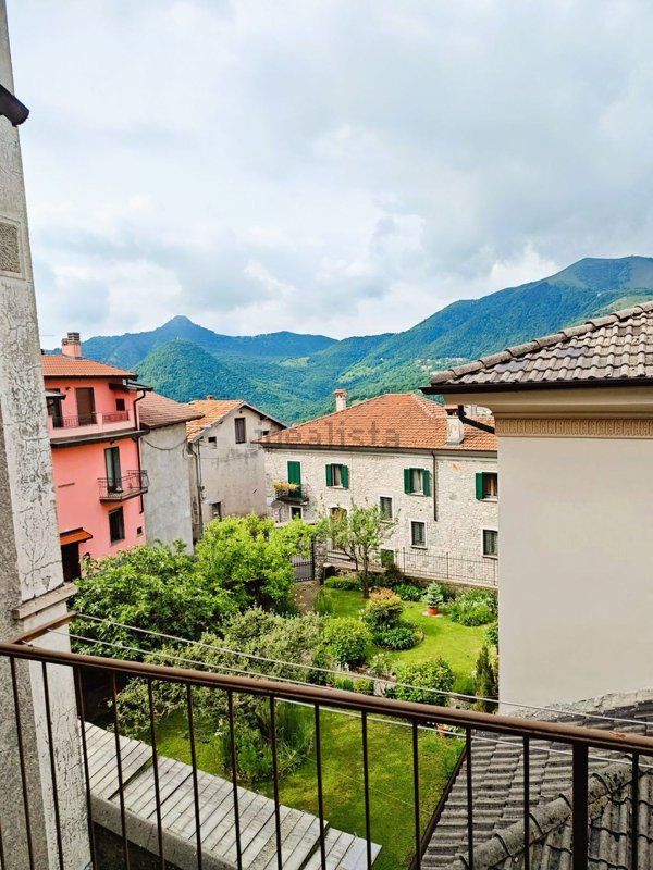 casa indipendente in vendita a Blessagno