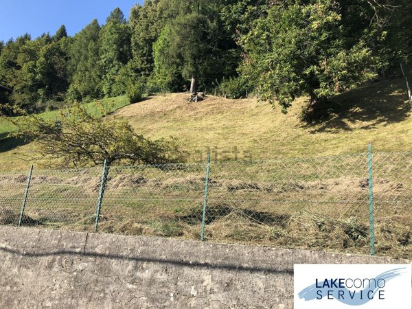 villa in vendita a Blessagno in zona Lura