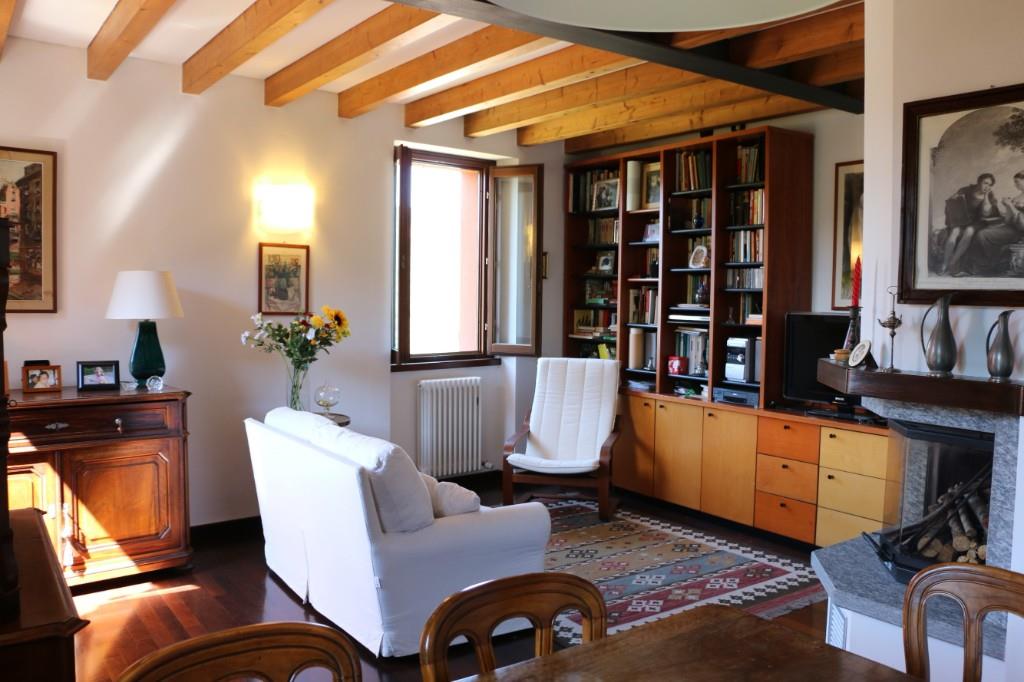 casa indipendente in vendita a Blessagno in zona Lura