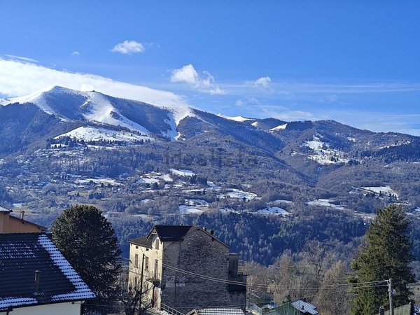 casa indipendente in vendita a Blessagno in zona Lura
